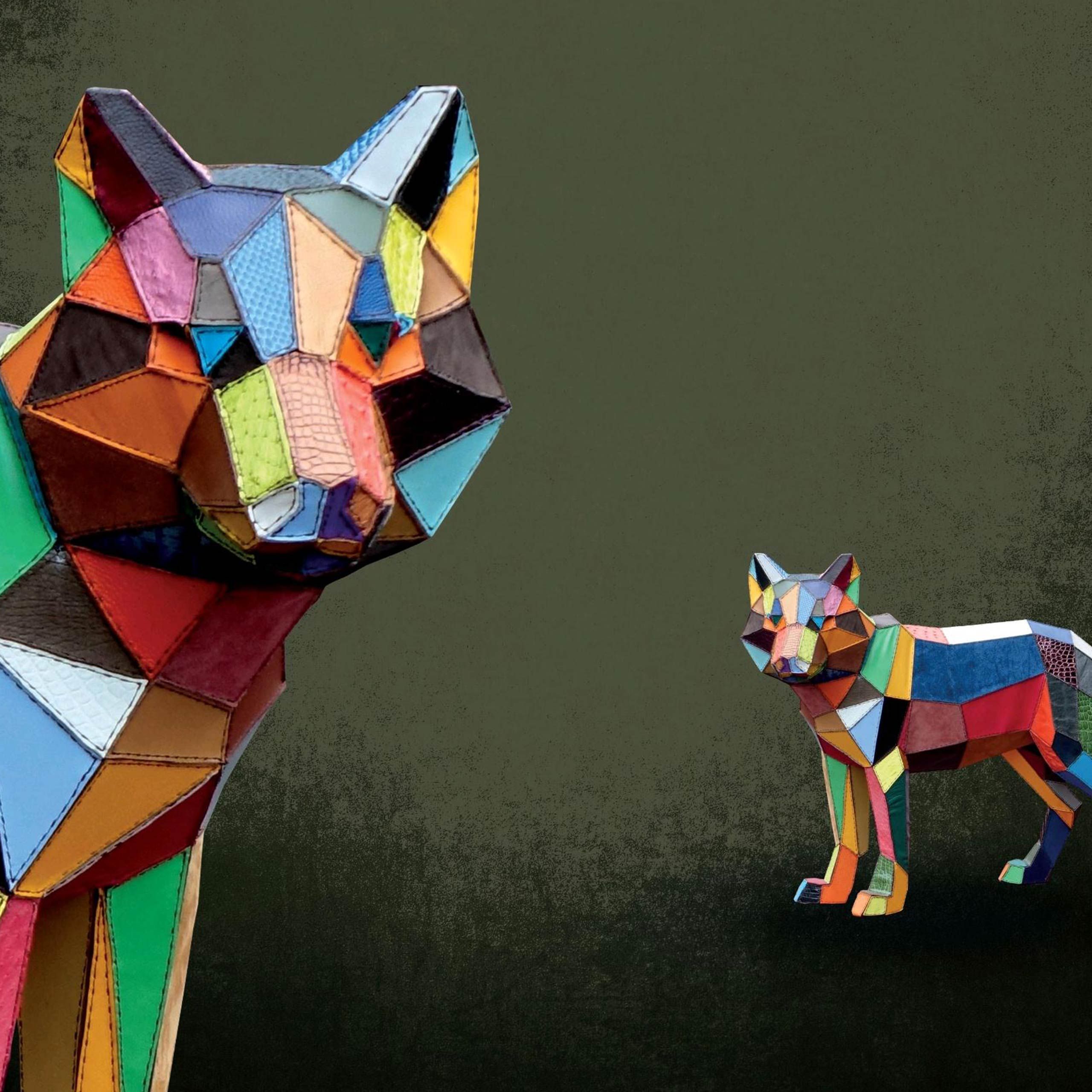 Sculpture de loup en acier revêtu en cuir de plusieurs couleurs
