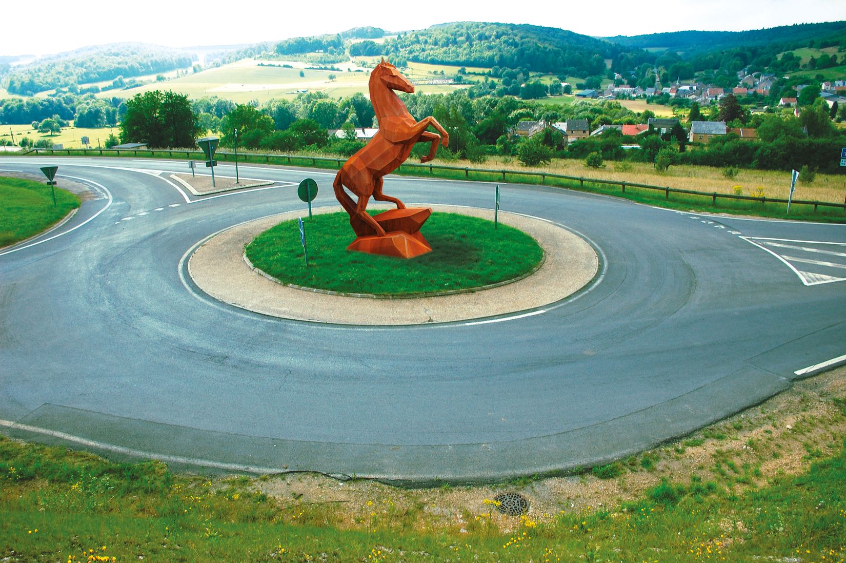 A rearing horse in the middle of a roundabout by Hilep²